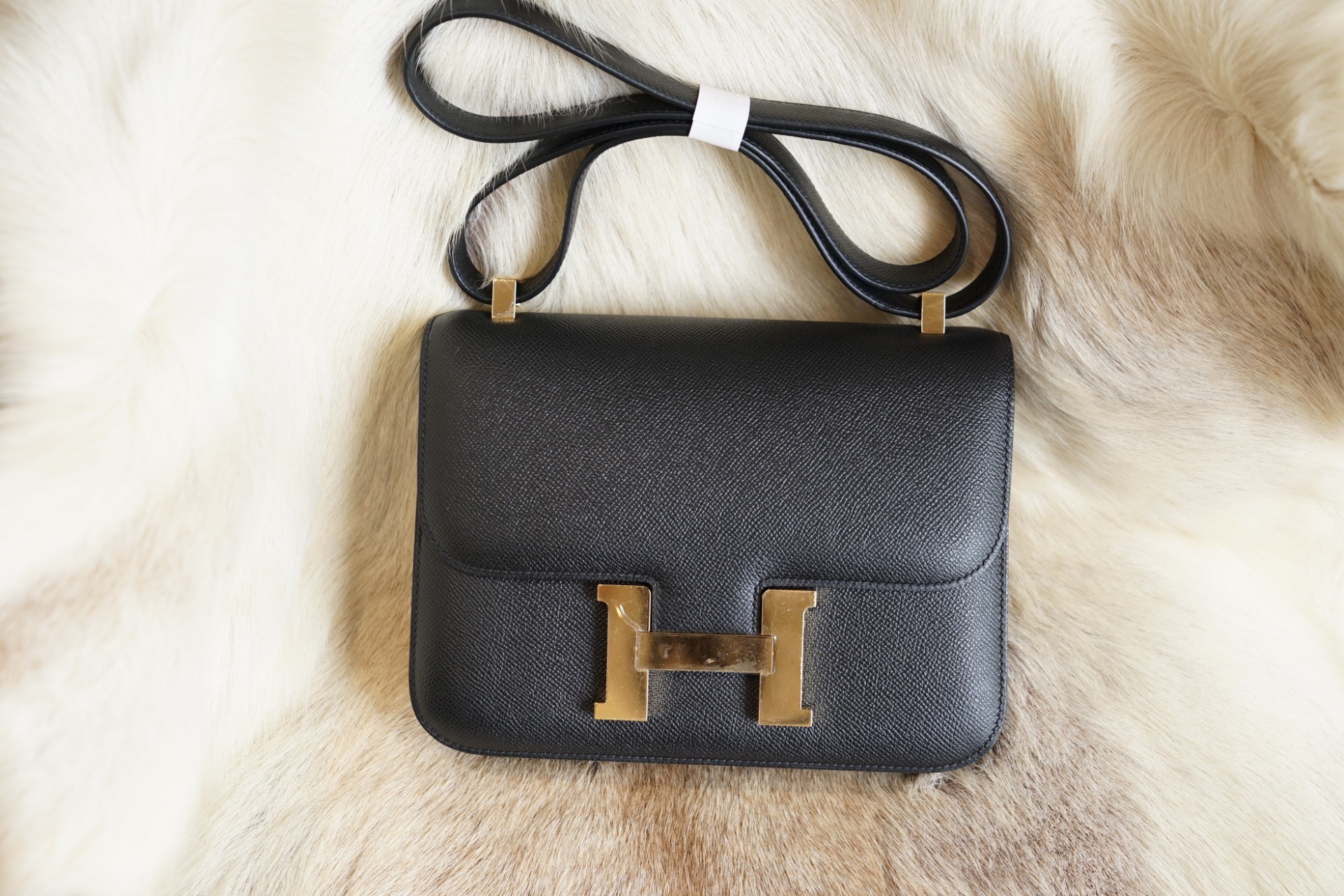 Hermès Constance PM 24cm Veau Epsom Noir 89 Gold Hardware – SukiLux